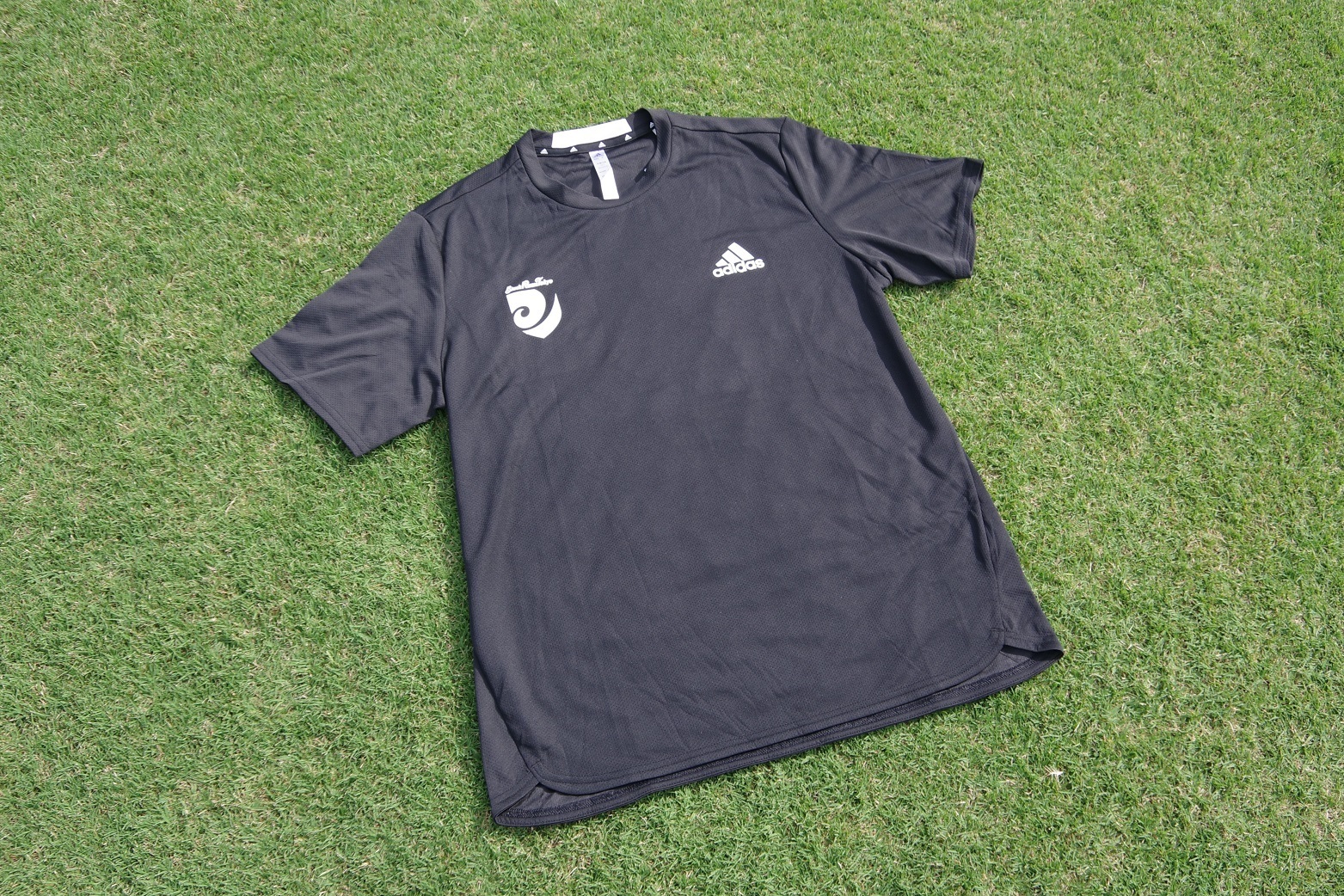 【adidas×BlackRamsTokyo】AEROREADYデザインドフォームーブメントTシャツ